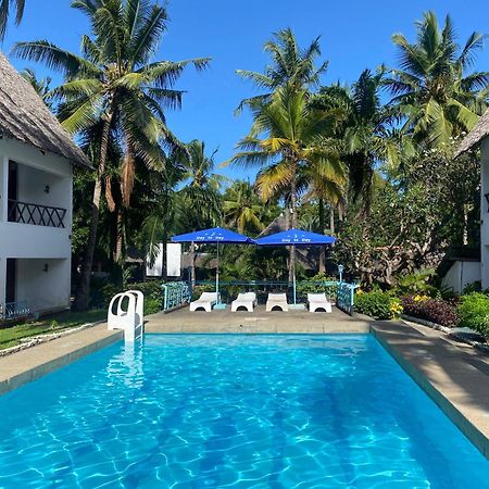 Papillon Garden Bar Villas Bamburi Exterior photo