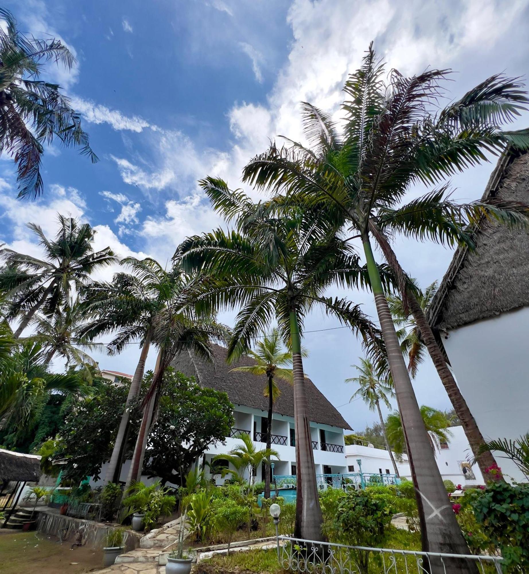 Papillon Garden Bar Villas Bamburi Exterior photo